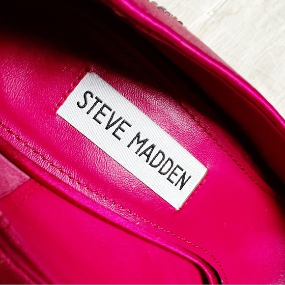 Steve Madden - Red Satin Heels with Rhinestones - Sz. 7 - Picture 6 of 7